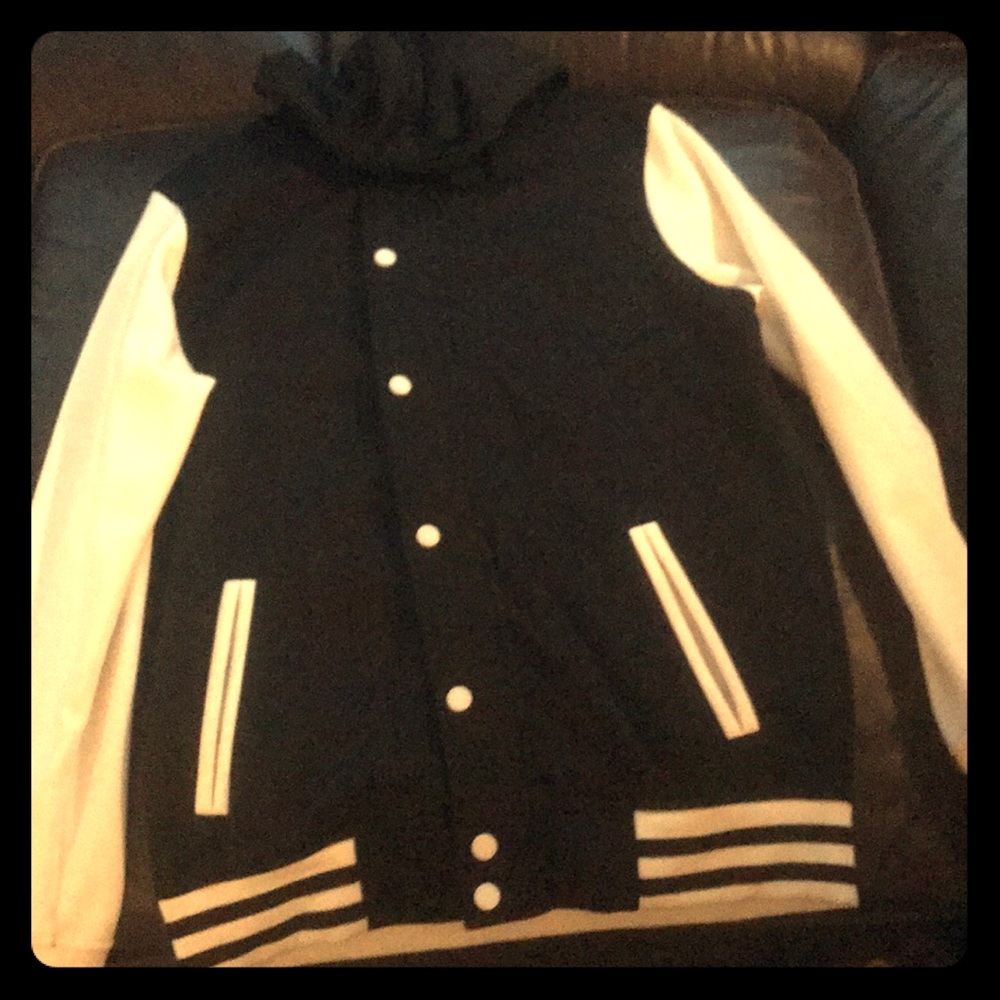 “Snowboarding jacket” never worn